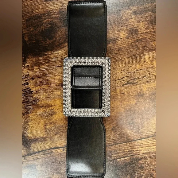 Rhinestone women’s stretch belt. Size: 28”. - Picture 3 of 11